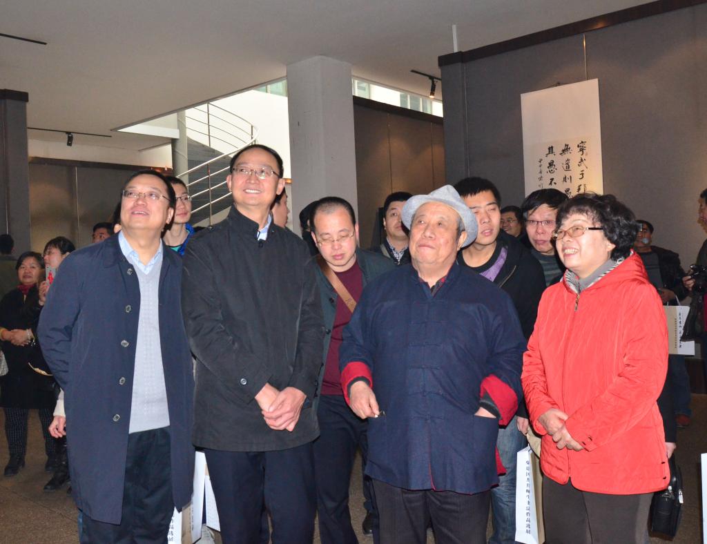10、菠菜网站
院长赵廷仁宣布展览开展
